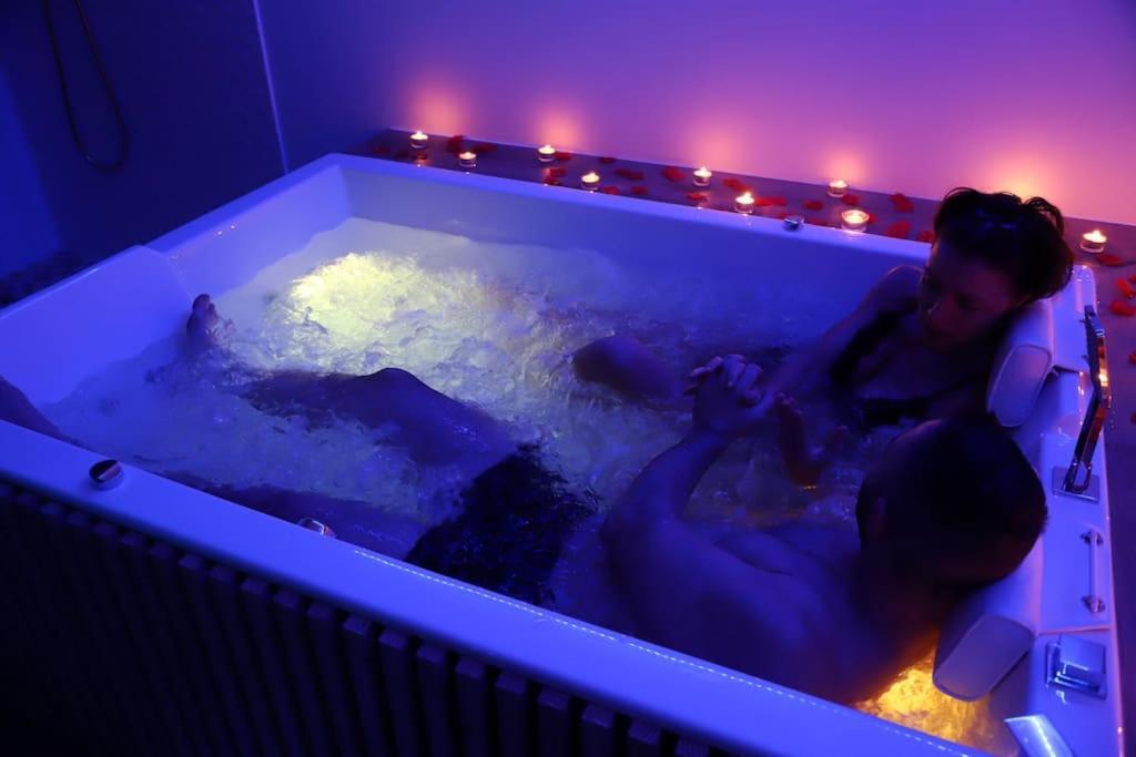 Love Room Unique - Sauna / Jacuzzi Charleville-Mézières 외부 사진